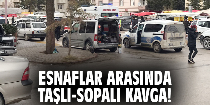 Esnaflar arasında taşlı-sopalı kavga!