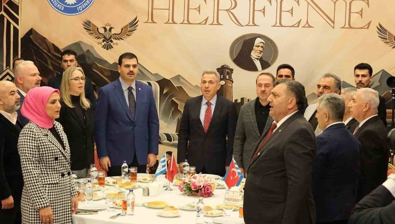 Erzurumlular İzmir’de düzenlenen herfene gecesinde buluştu