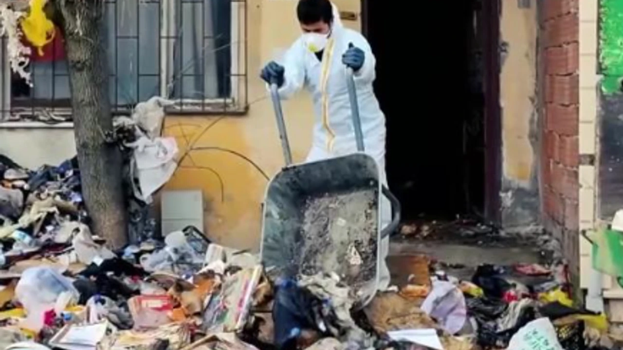 Evden 30 ton çöp çıktı