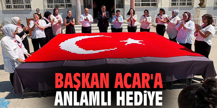 Başkan Acar'a anlamlı hediye