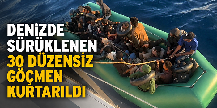 Denizde sürüklenen 30 düzensiz göçmen kurtarıldı