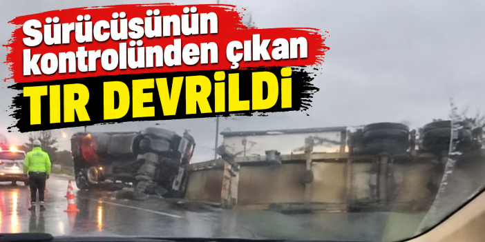 Sürücüsünün kontrolünden çıkan tır devrildi