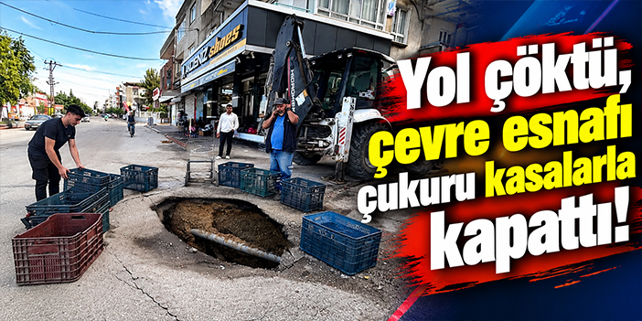 Yol çöktü, çevre esnafı çukuru kasalarla kapattı