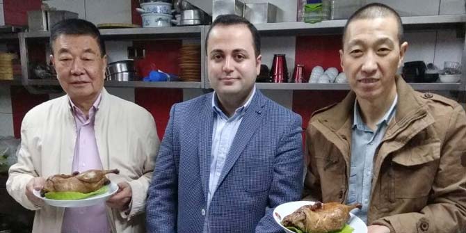 Pekin ördeğinden sonra sülün ve keklik, Red Dragon'da