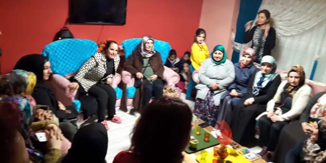 CHP’Lİ CANKURTARAN EV EV DOLAŞTI, KADINLARA HAYIR’I ANLATTI