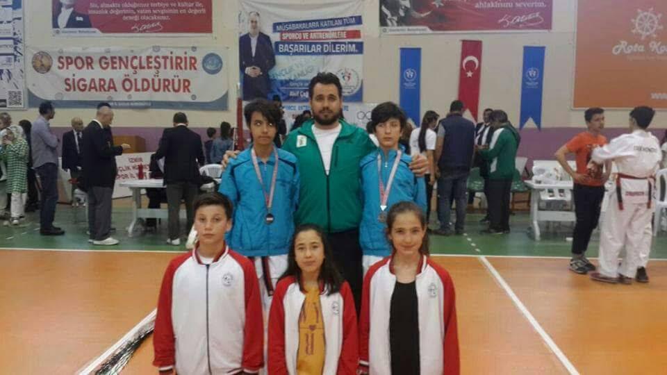 OKULLARARASI TAEKWONDO İL ŞAMPİYONASI’NDAN BAŞARIYLA DÖNDÜLER