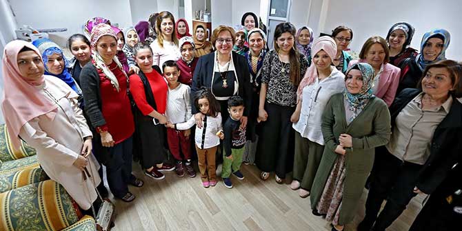 Kadınlardan Pekdaş'a Sevgi Gösterisi