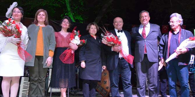 Dikili'de anlamlı güne muhteşem kutlama