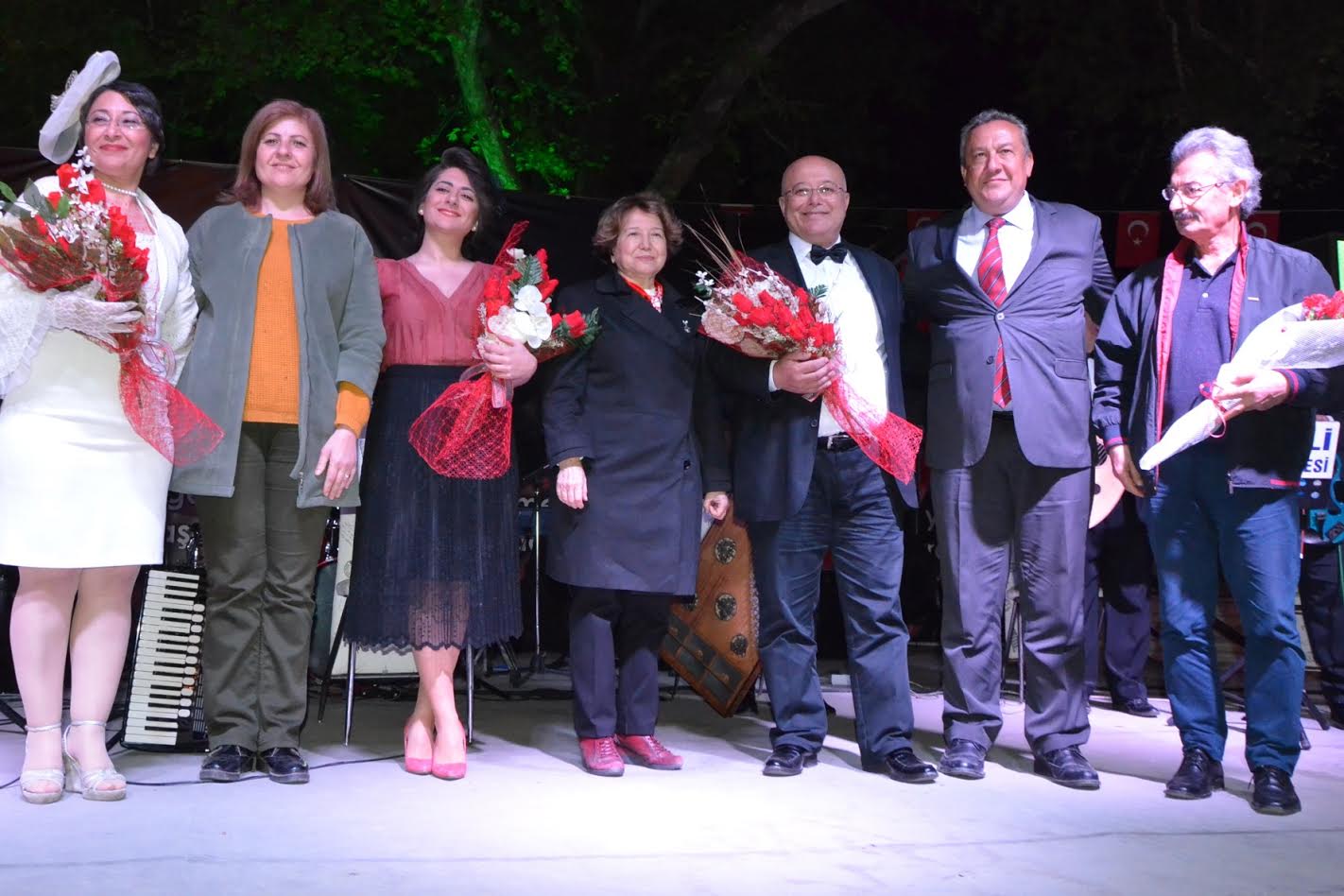 Dikili'de anlamlı güne muhteşem kutlama