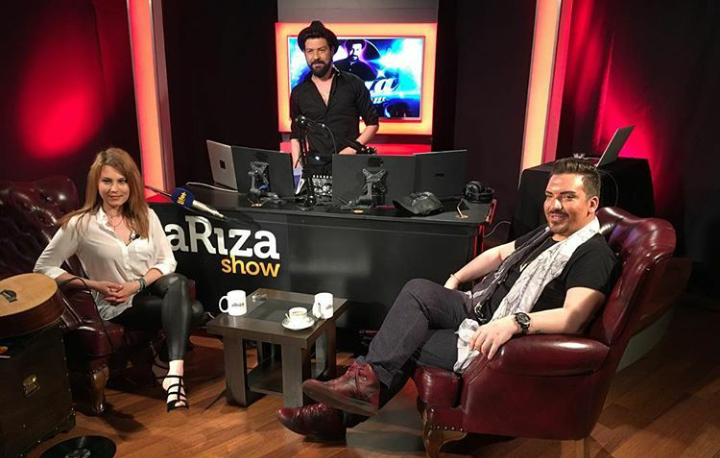 RIZA ESENDEMİR’DEN ÇİSİL EGELİ HÜLYA AVŞAR BENZETMESİ