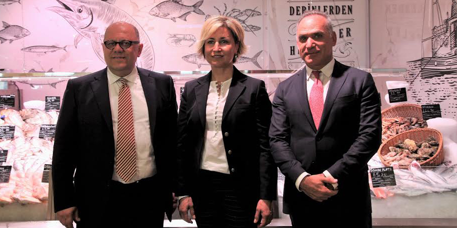 CARREFOURSA YENİLEDİĞİ “GURME” KONSEPTİYLE İLK MARKETİNİ İZMİR’DE AÇTI