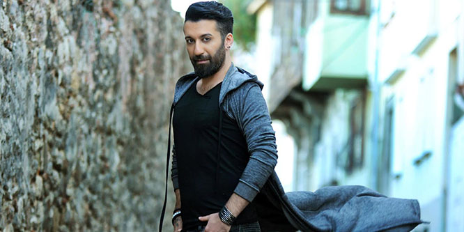 ŞARKICI OLMAYI 20 YILLIK TECRÜBESİYLE ANLATTI