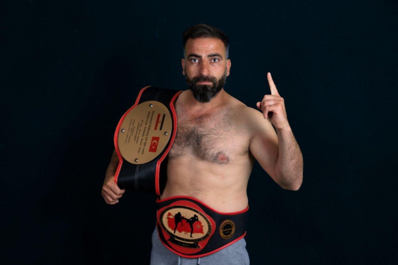 Rakibini 2.20 saniyede nakavt etti!