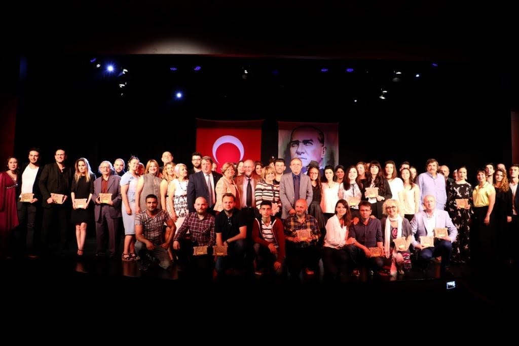 KÜÇÜK SAKAR CADI “EN İYİ ÇOCUK OYUNU” ÖDÜLÜNÜ ALDI