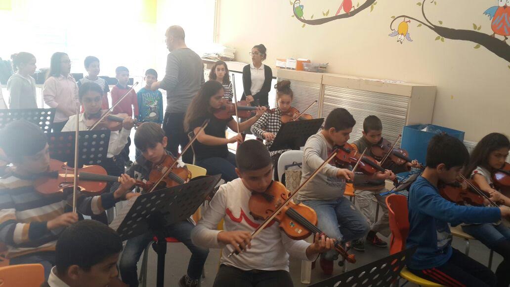 Çocuklar sahneden “Barış” diyecek