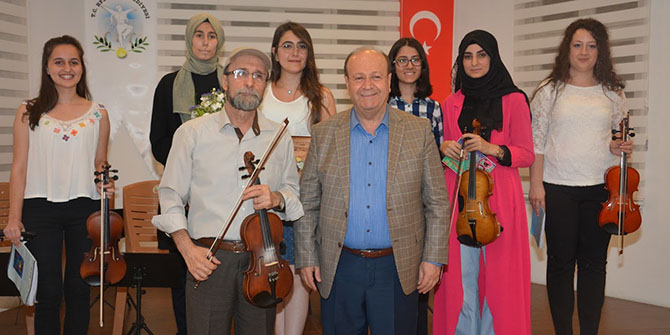 BAŞKAN ÖZAKCAN’DAN İZLEYİCİLERE SÜRPRİZ