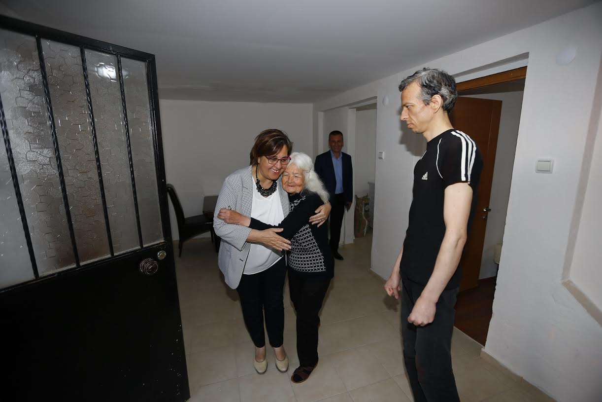 Pamuk Teyze'ye Konak Belediyesi'nden Büyük Destek