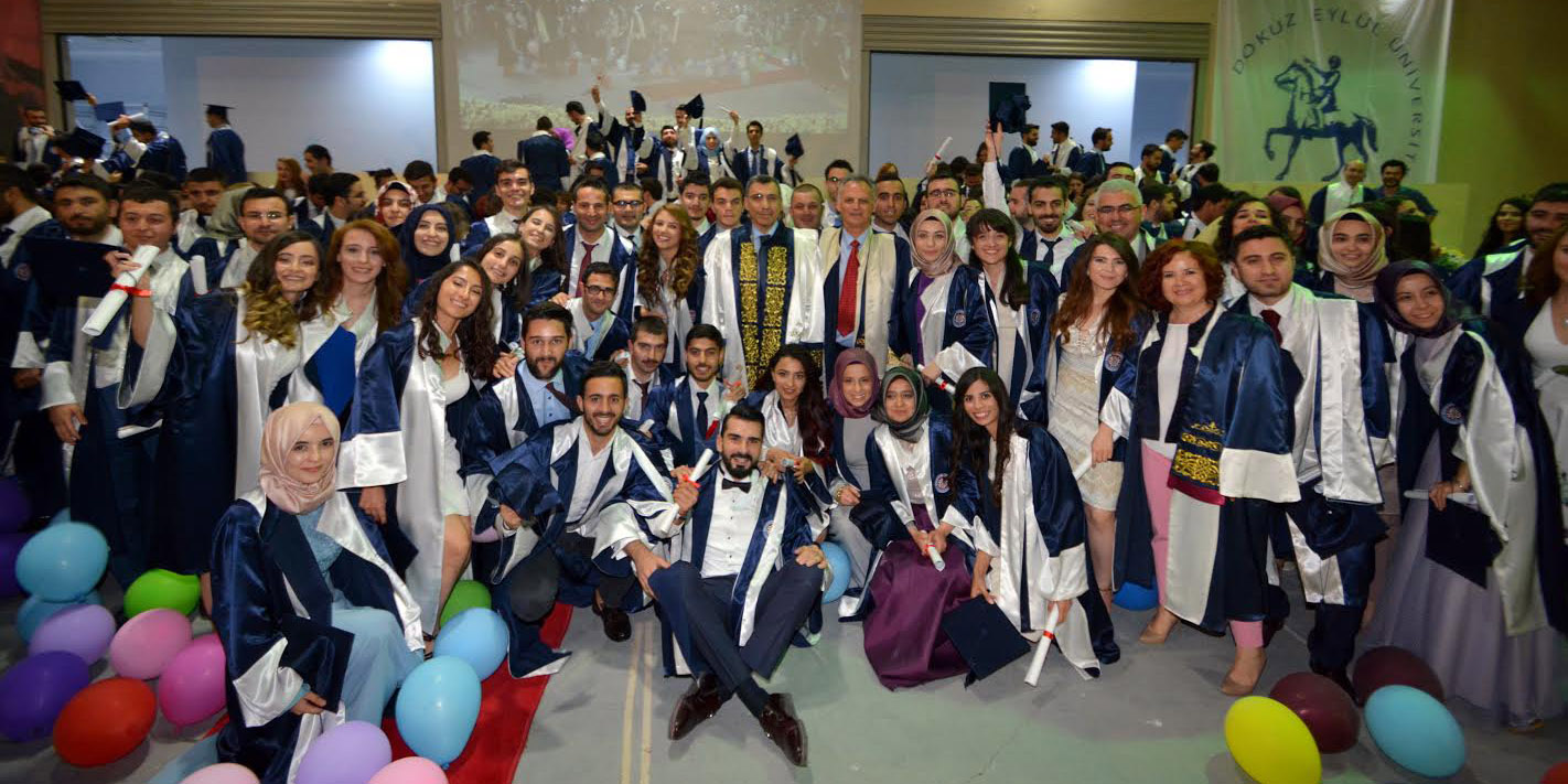 DEÜ Tıp Fakültesi’nde 39. dönem mezuniyet coşkusu
