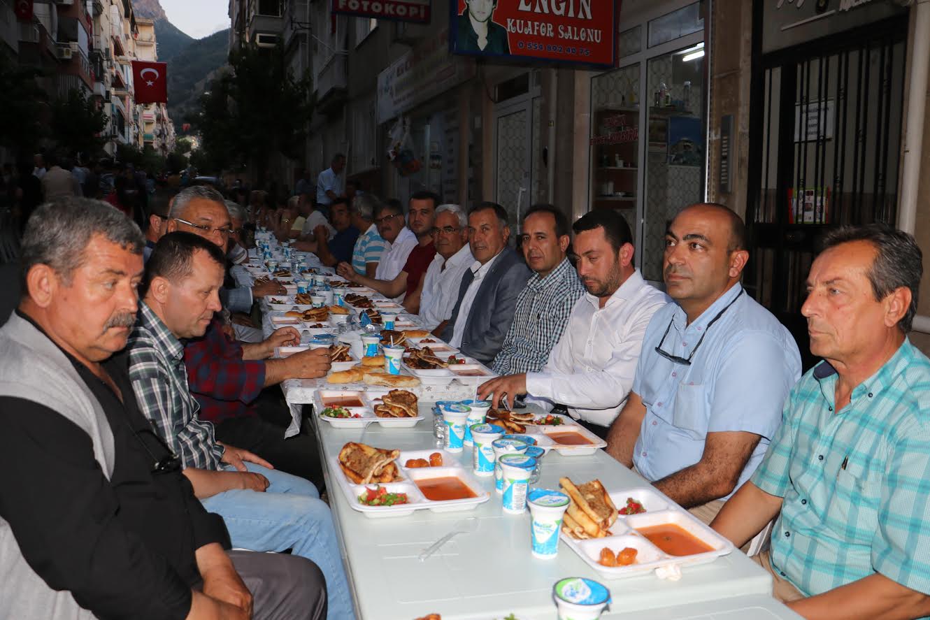 Büyükşehir Geleneksel Mahalle İftarında