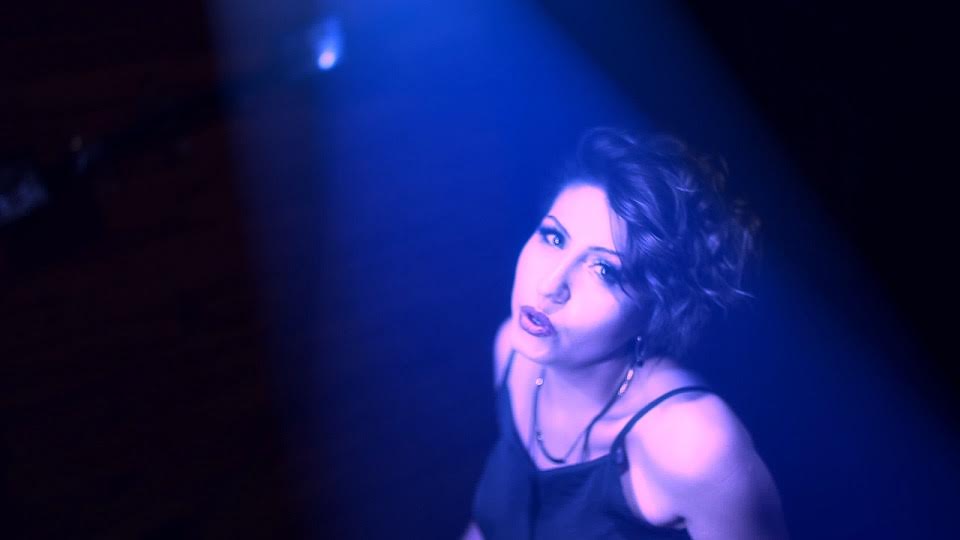 Burcu Gülden'den iddialı şarkıları