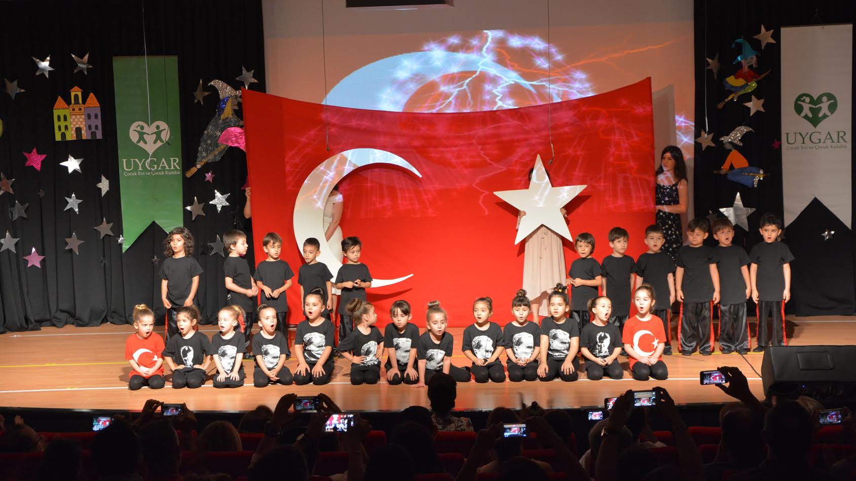 Uygar'lı Minikler Mezuniyet Coşkusu Yaşadı