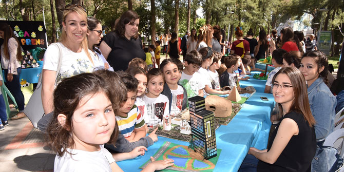 Üniversite öğrencilerinden miniklere masallar