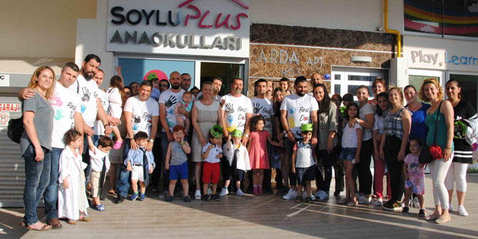 Babalarına el izlerini armağan ettiler