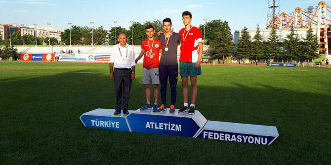 YÜKSEK ATLAMADA TÜRKİYE ŞAMPİYONU TORBALI'DAN