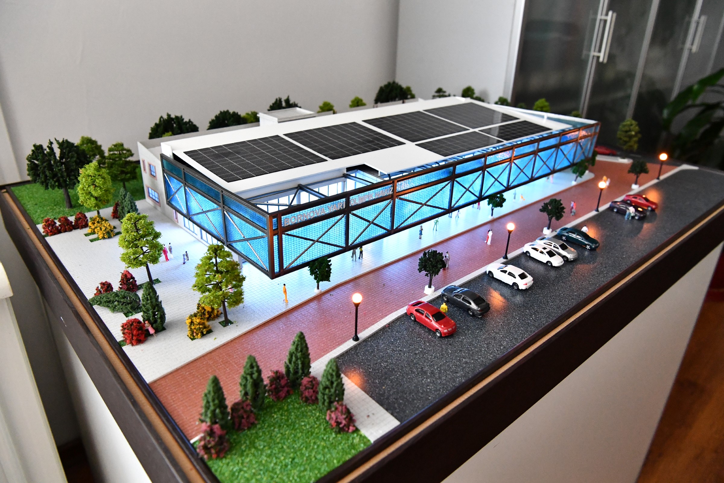 Buz Sporları Salonu'nun yanına yüzme havuzu