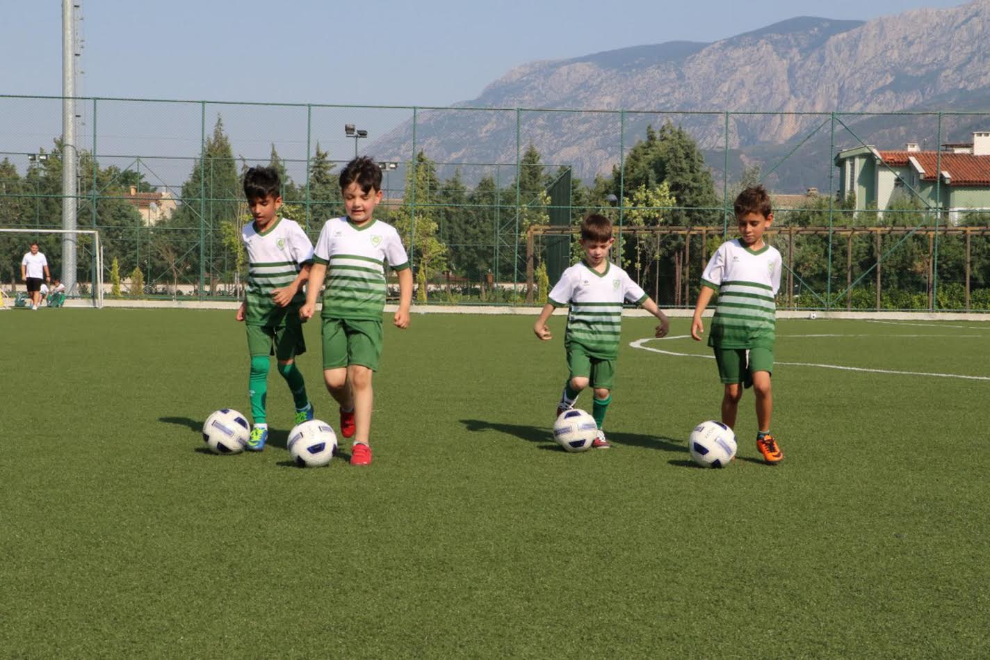 Büyükşehir’in Yaz Okullarına Büyük İlgi