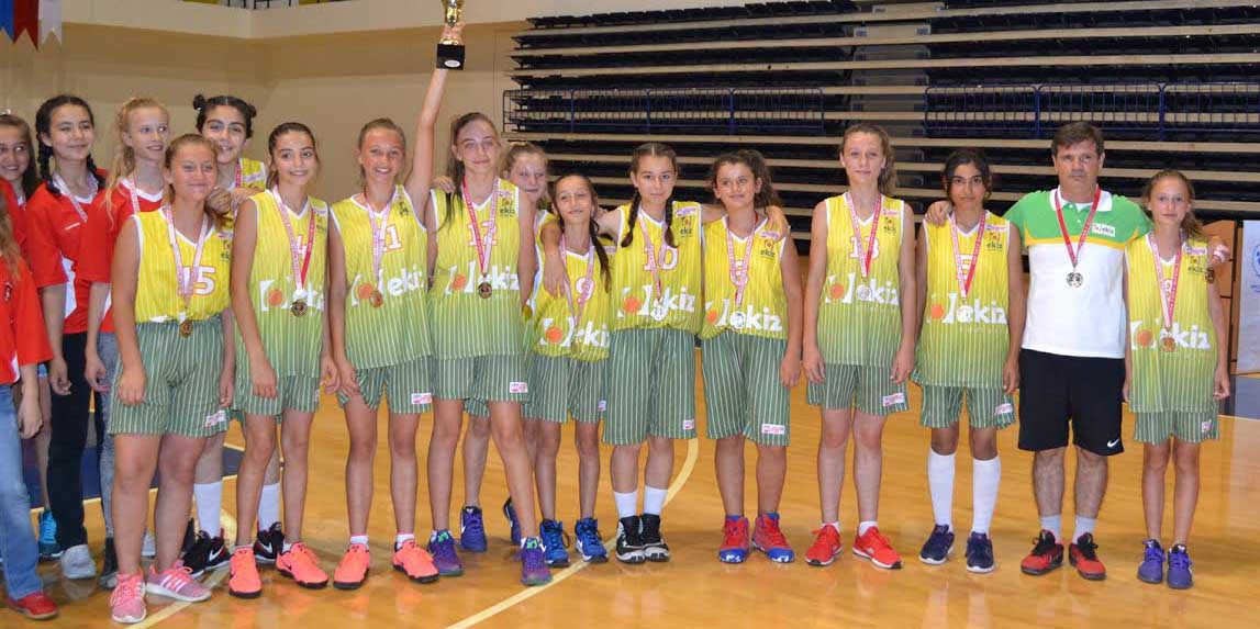 Ekiz Yumurta Foça Basketbol Spor Kulübü İzmir Şampiyonu Oldu