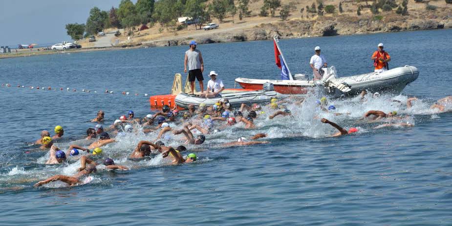 Denizcilik Bayramı'nda İzmir Protokolü Foça'da Kulaç Attı