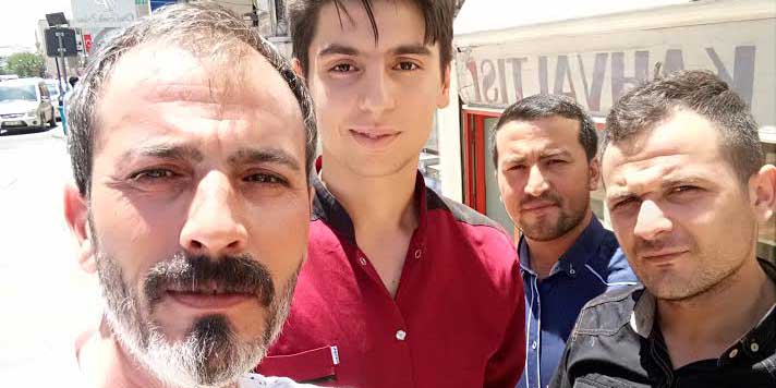 Memleketini karış karış dolaşıyor.