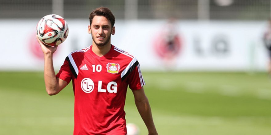 Çalhanoğlu imza için gitti.