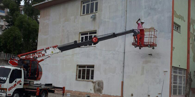 Başkan Batur, Narlıdere Okullarını Bakıma Aldı