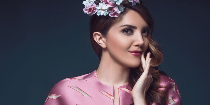 BU YAZIN EN ROMANTİK ŞARKISI AYŞEGÜL COŞKUN’DAN; “DUVARDAKİ GÜLÜŞLER”