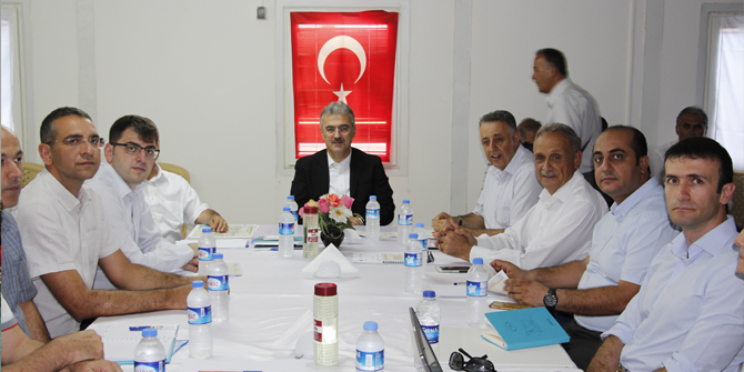 Vali Erol Ayyıldız, Ödemişli muhtarların sorununa çözüm için Ödemiş’te toplantı düzenledi