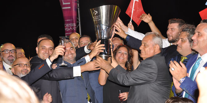 Fenerbahçe SK İzmir Şubesi Dünya Fenerbahçeliler Günü'nü kutladı