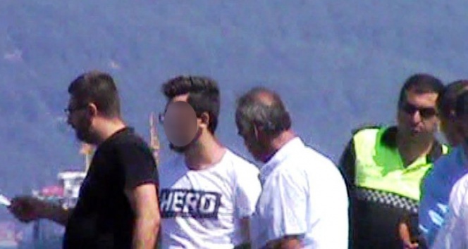 Hero tişörtlü genci görenler polisi aradı