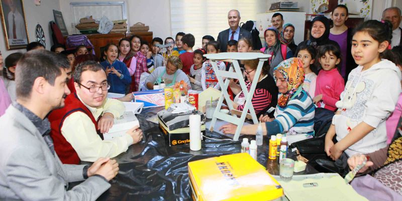 Öğrenciler, Engelliler Merkezi'ni Ziyaret Etti