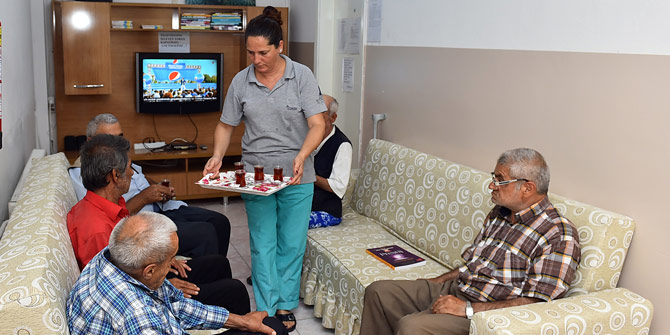 Büyükşehir, kavurucu sıcakta da evsizlere destek oluyor