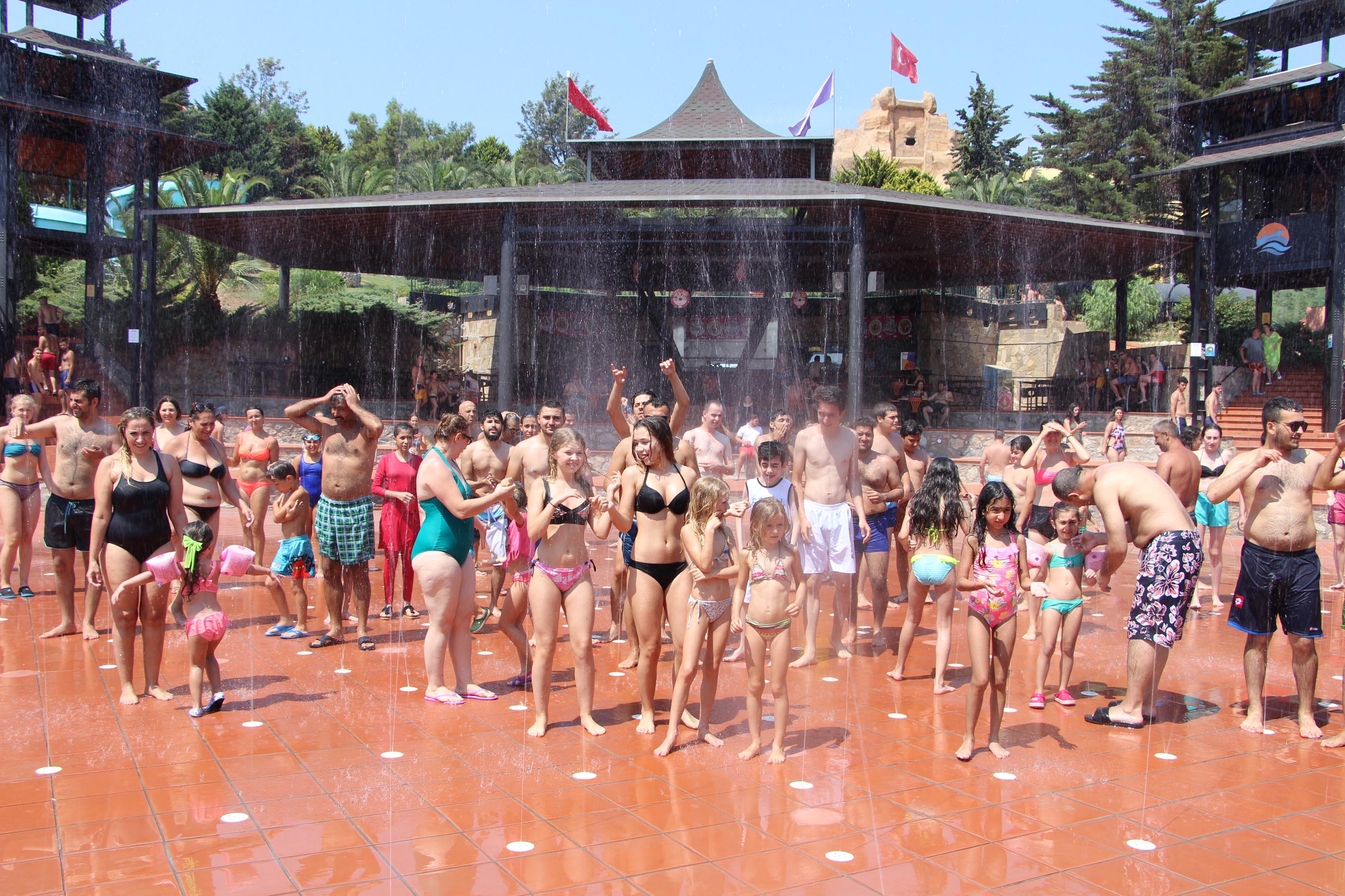 ADALAND YİNE TATİLCİLERİN GÖZDESİ OLDU