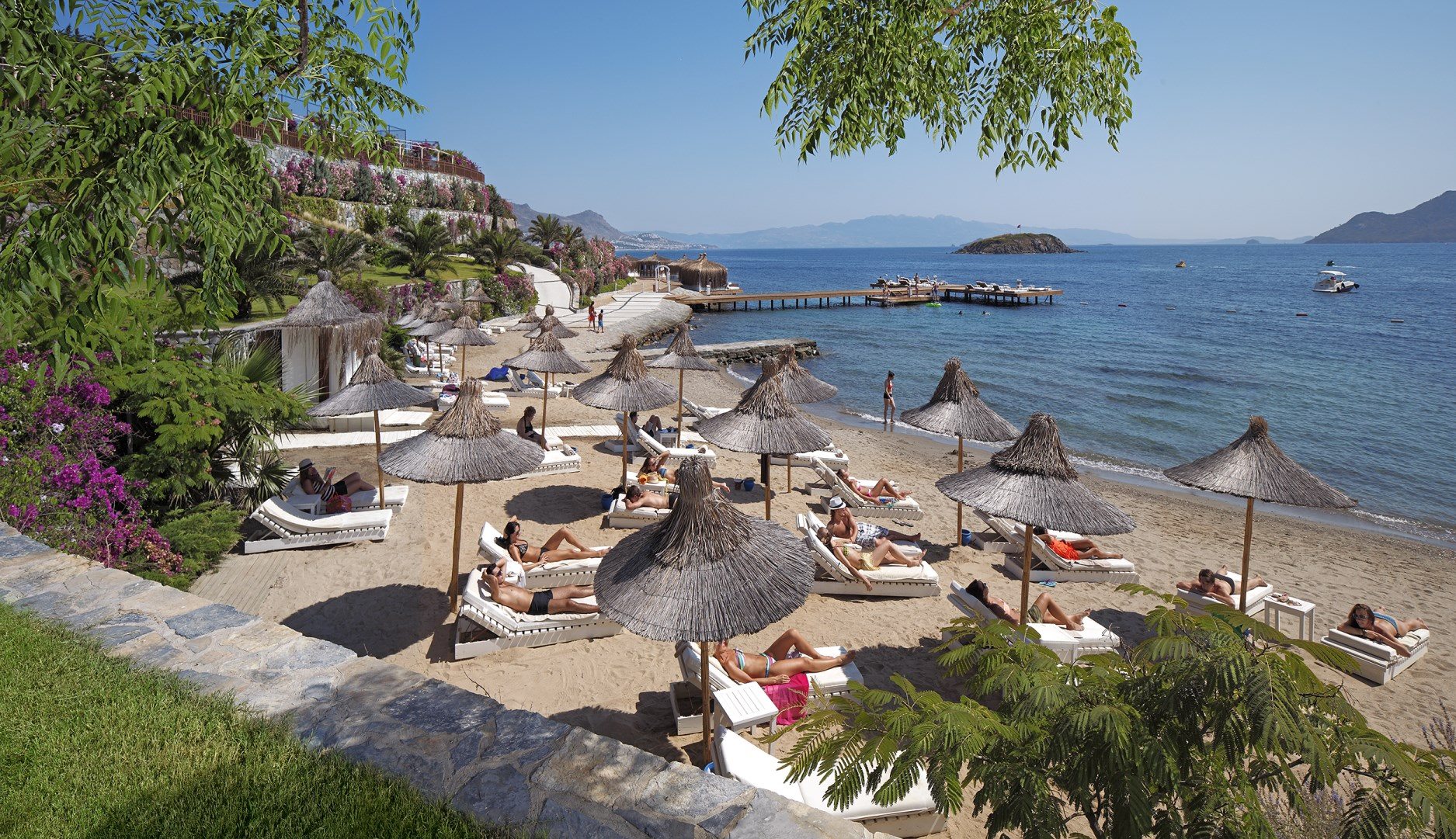 ELANI BEACH RESTAURANT'TA YUNAN EĞLENCESİ