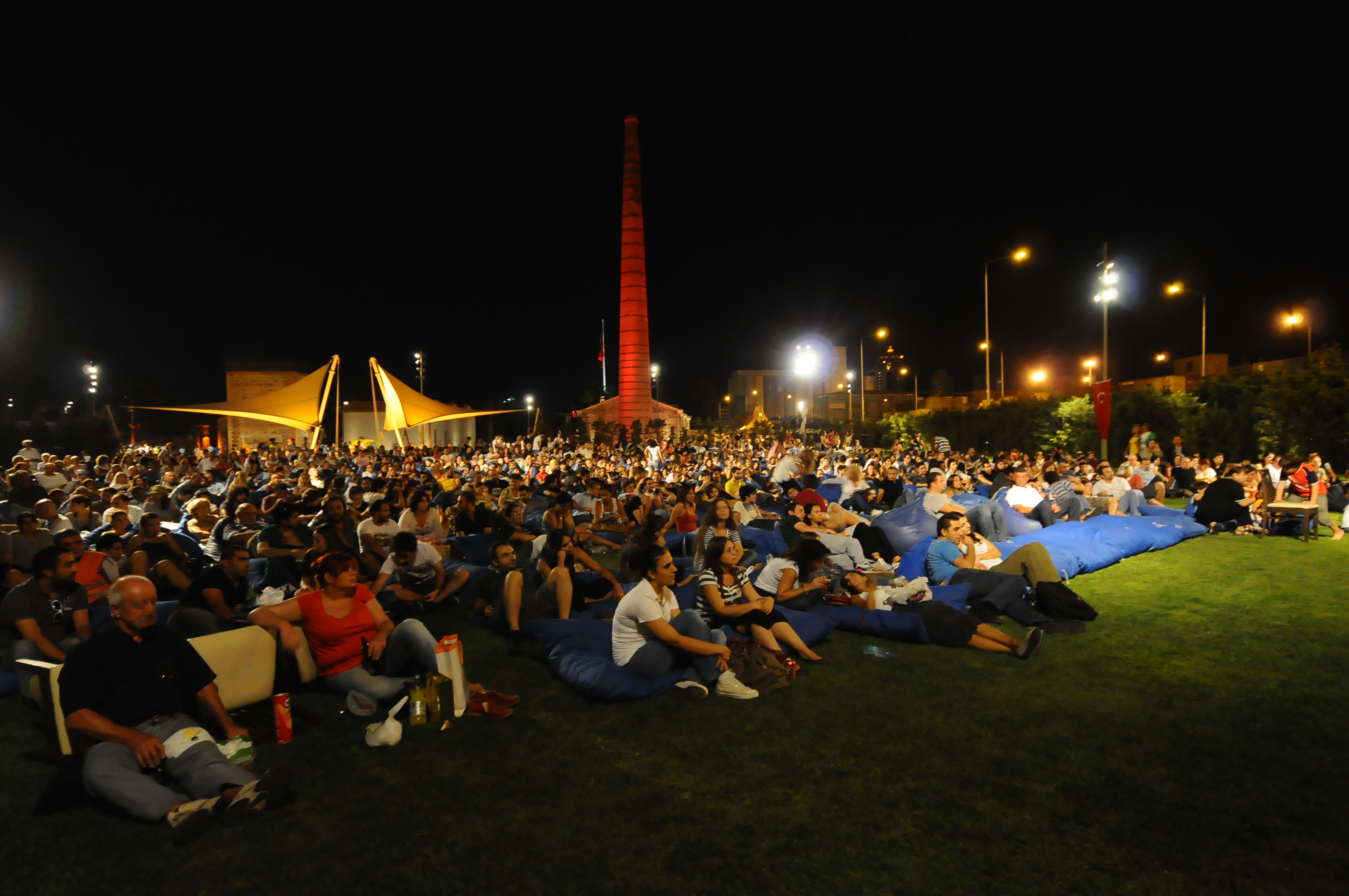 Açık hava sinemasında "yaz ve güz keyfi"   