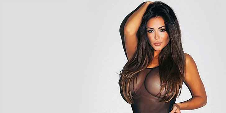 seksi mayosu ile görüntülendi.