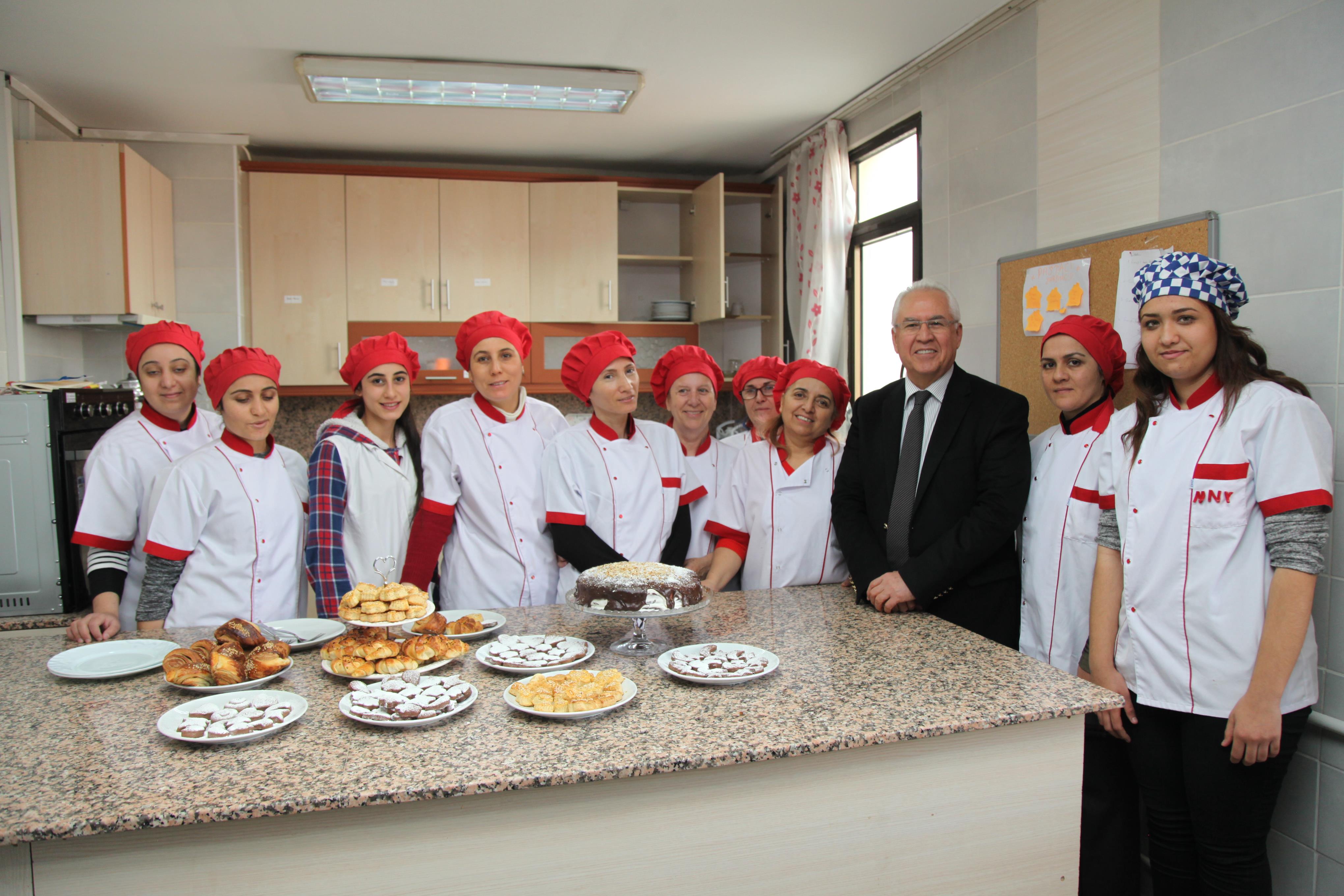 Karabağlar’da mesleki ve hobi kursları devam ediyor