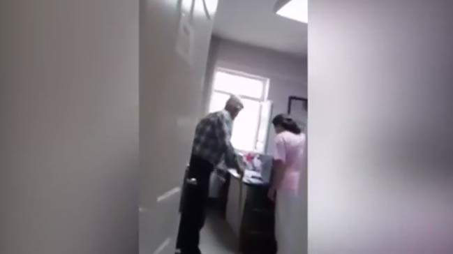 İzmir'de Bir Sağlık Ocağında Skandal Görüntüler