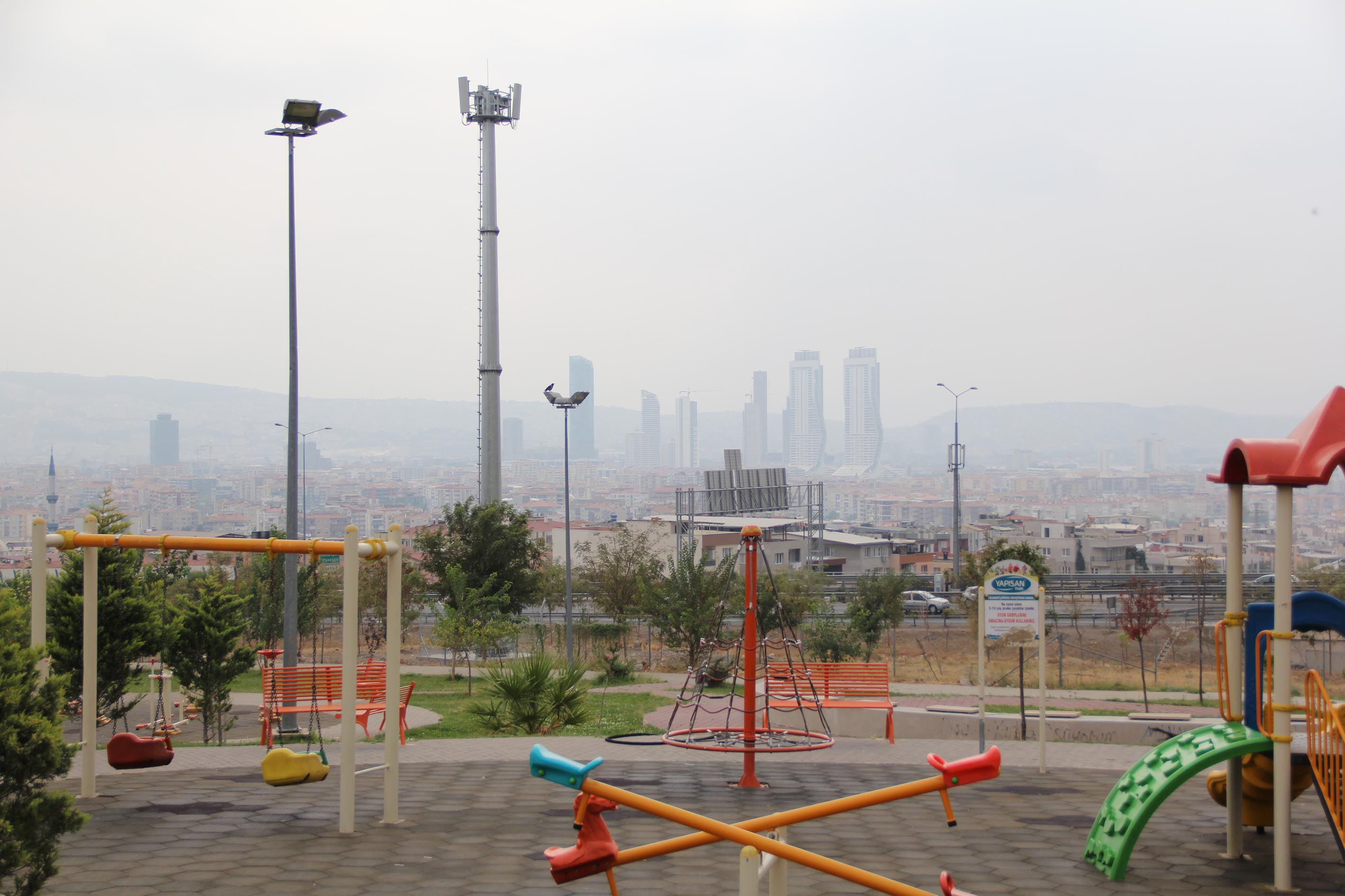 BAZ İSTASYONU MAHALLELİYİ İSYAN ETTİRDİ