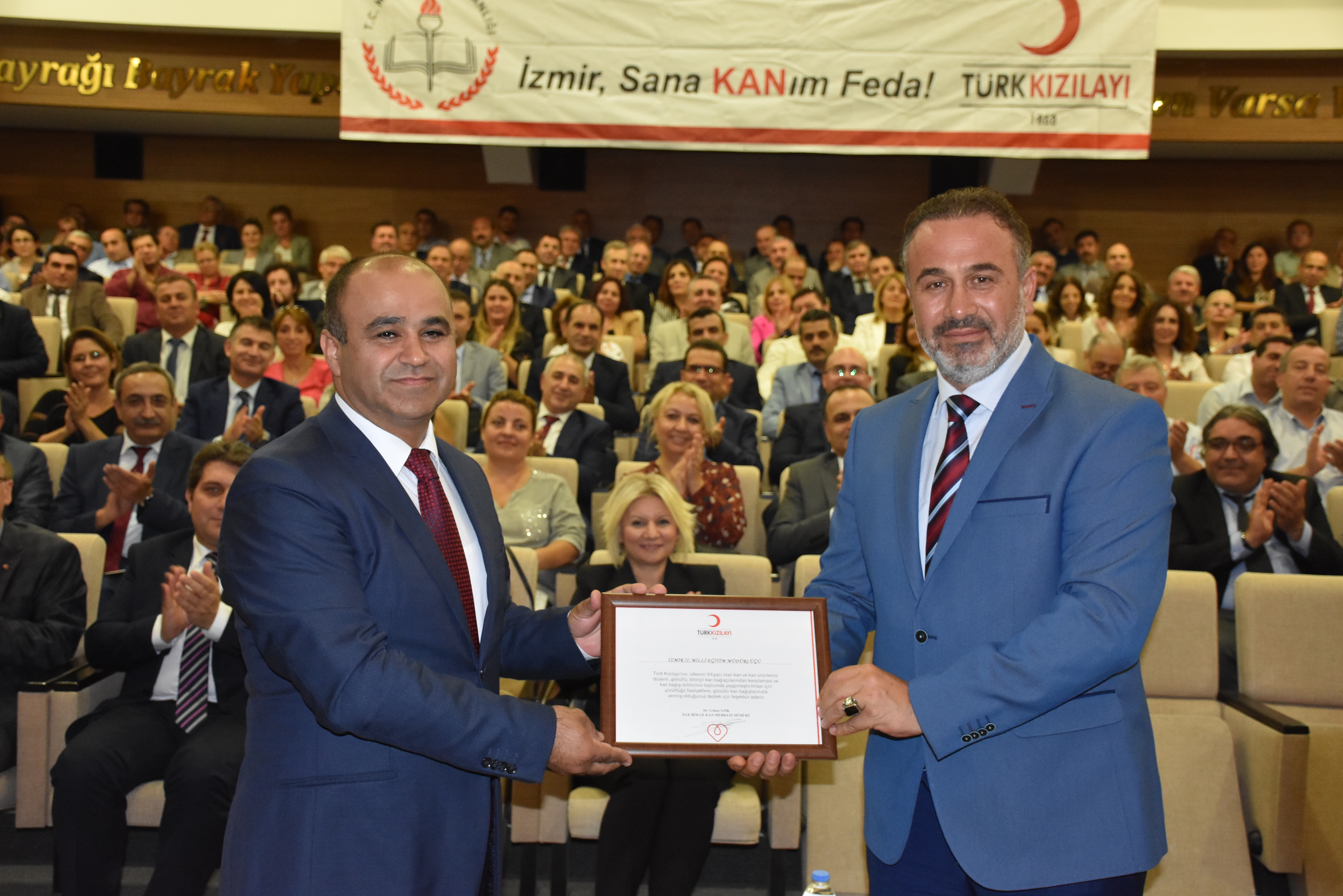 'İzmir sana kanım feda’ projesine katılan okullar ödüllendirildi