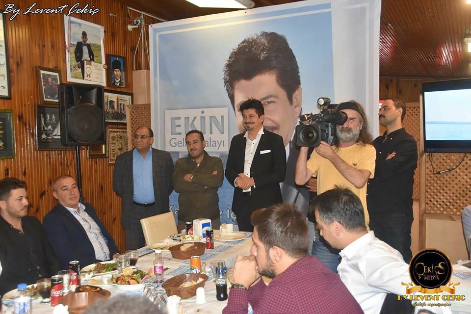 ŞARKICI EKiN ''GELİN HALAYI'' İÇİN RADYOCULARLA BULUŞTU